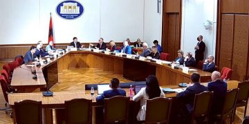 Hetimi  për 25 prillin si alibi për humbjen! Institucionet nuk i japin informacione komisionit: PD mbron “grupet paramilitare” duke i quajtur…. patronazhistë përplasen