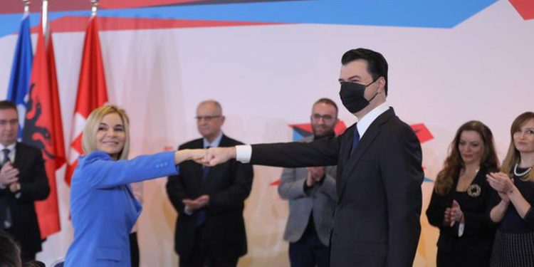 As deputet nuk do dalësh herën tjetër o vulëhumbur! LSI e shkërmoqur sulmon Lulin: Ktheve opozitën e bashkuar në kunat-opozitë