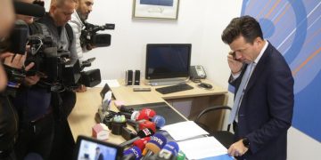 Përplasje mes demokratëve, degët konfirmojnë blofin me firmat e 11 dhjetorit, rrëzojnë Shehajn për verifikimin e formularëve