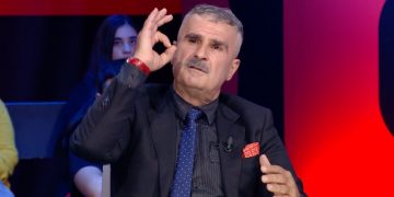 “O vulëhumbur, s’jam djalë i një spiuni si ti, yt atë është në listën e zezë të USA! Kush është ish deputeti djali i spiunit sipas Gjuzit?!