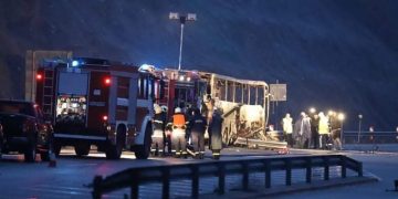 Tragjedia e përmasave të mëdha! Kryeministri publikon dëshminë e të mbijetuarit: Viktimat 25-30 vjeç dhe fëmijë, i plagosuri më tha se kishte shpërthim, disa kanë thyer dritaret dhe janë hedhur