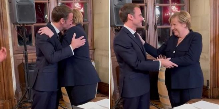 “Faleminderit që më mësove aq shumë”! Merkel emocionohet me Macron gjatë vizitës së fundit si kancelare dhe i jep përqafimin e lamtumirës (Video)