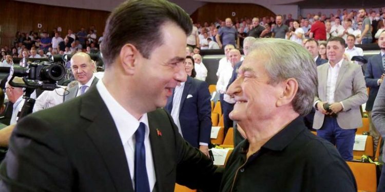 Njohësi i mirë i Berishës Azgan Haklaj bën deklaratën e besueshme: Sala do shkojë të pushtojë selinë e PD-së, ndryshe nuk e shkarkojnë dot Bashën