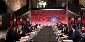 Zëri i Amerikës: Gati përgatitjet për hekurudhën mes Shqipërisë dhe Kosovës