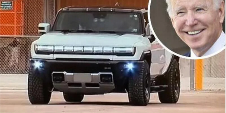 VIDEO/ E projektuar nga një shqiptar nga Vlora, Joe Biden teston një Hummer elektrik