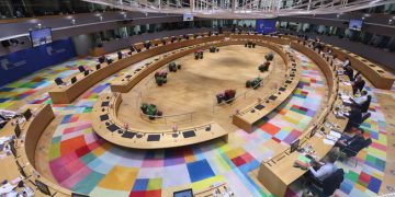 “Bashkimi i Barazisë”! KE nxjerr dokumentin për “komunikim korrekt”: Nuk ka më ‘”zonjushë” apo “zonjë”! Ndryshon terminologjia dhe për “Krishtlindjet”