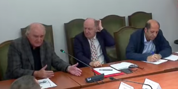 “S’marrë vesh fare nga kjo punë!” Gazetari godet ashpër “çakejt” e lekëve të RTSH-së: Sot duhet të ishit bashkë me Thoma Gëllçin në qeli