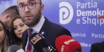 Gaz Bardhi i bënë presion Berishës: Nëse i ke firmat silli t’i verifikojmë… ta dimë janë apo s’janë gjallë