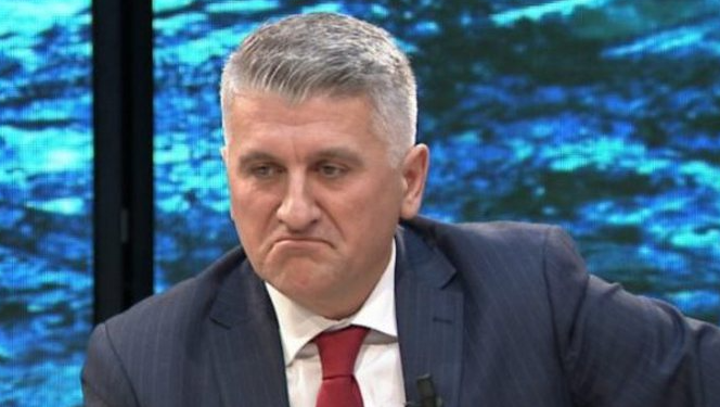 Agron Gjekmarkaj, letër Bledi Çuçit dhe Gledis Nanos: Po na vjedhin pulat, lopët, derrat, mjaltin, na ndihmoni!