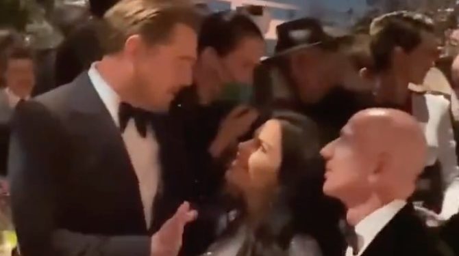 E dashura e tij flirtoi me aktorin? Reagon Jeff Bezos: Leo, hajde pak këtu!