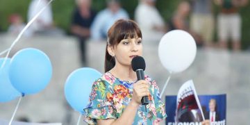 Ish-deputetja e PD sulmon Lulzim Bashën: Me kë tallesh ti o besëprerë?