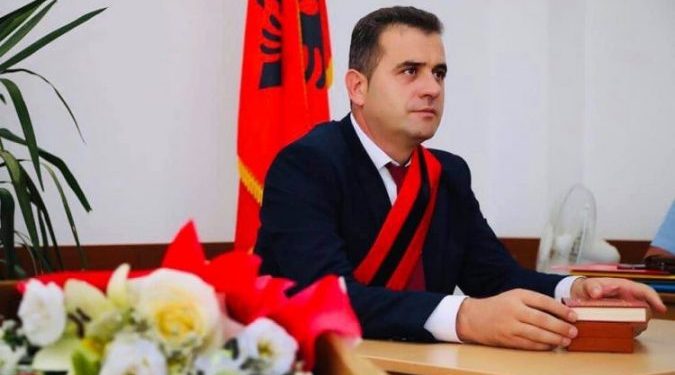 Skandalet e SPAK! Merr të pandehur kryebashkiakun socialist për ligjin e dekriminalizimit! Nuk ka treguar dënimin si emigrant në Greqi se ka rrahur pronarin për pagën