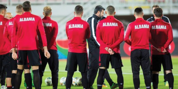 VIDEO/ Kombëtarja në fushë për seancën stërvitore, rikthehet Strakosha. Optimizëm për Brojën