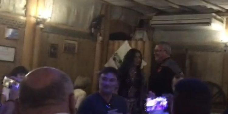 VIDEO SKANDALI/ A mund tu thotë dikush tifozve të futbollit se çfarë lidhje kanë nga Enkelejd Alibeaj, Koço Kokëdhima, e Agron Duka me futbollin apo… argëtimi me “çingije” në festat e kreut të FSHF-së