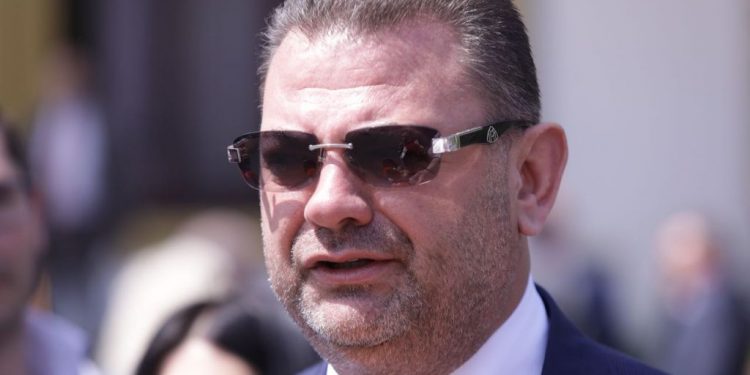 Prokuroria kërkoi për Tom Doshin 16 vjet përpara se ai të lindte. Gjen vetëm disa “ë” të tepërta, të tjerat diheshin