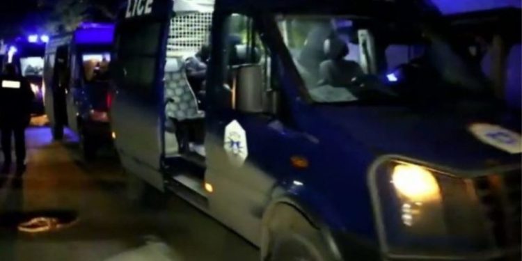 Sulmohet me armë një autobus me nxënës në Kosovë, raportohet për viktima
