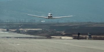 Gazetari e pyet: Pse janë ndërprerë fluturimet nga Aeroporti i Kukësit?! Rama: Po gënjen , ja e vërteta!