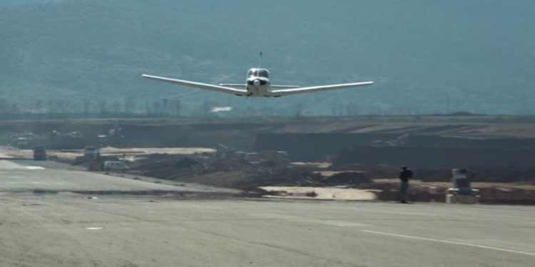 Gazetari e pyet: Pse janë ndërprerë fluturimet nga Aeroporti i Kukësit?! Rama: Po gënjen , ja e vërteta!