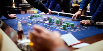 Rama që mallkoi dhe mbylli lojërat e fatit, po mbush Tiranën me kazino?! Pas asaj në “Plaza” u hap një tjetër në qendër: Ja bosët!