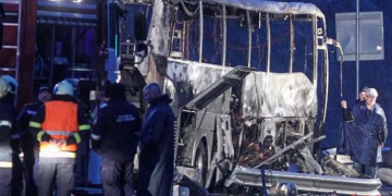 Hetuesit e ‘autobusit të vdekjes’ marrin dëshmitë e 7 të mbijetuarve, identifikimi i viktimave me ADN
