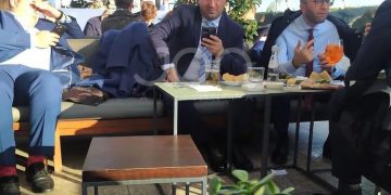 Berisha denoncon Gazment Bardhin e Gjekmarkajn: Kanë shkuar në Milano për modë dhe të blejnë rroba tek Zara
