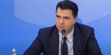 Xhevahire nga Saliu: “I ka thënë ambasadores se na ka vendosur regjistrues”! Basha i përgjigjet antiamerikanit: E trishtueshme kur dëgjon se sa poshtë ke rënë, asnjë trillim nuk e shndërron PD në mburojë të interesave personale