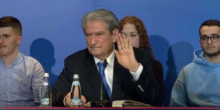 “Një nen do e pagëzojmë neni Basha”! Berisha shikon ëndrra pleqërie me sy hapur: I them Ramës bëhu gati, na ke borxh votën!