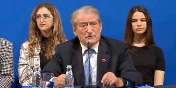 Berisha-Bashës: Je njeri i fikur, nuk mund të ndezësh shpresë as tek vetja jote