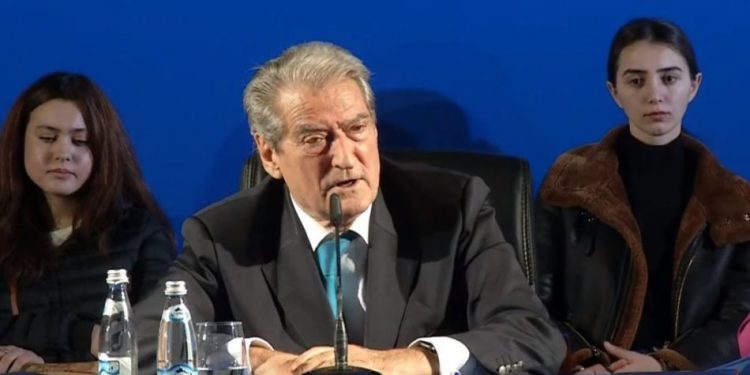 “Feja, fija e barit ku Berisha kërkon shpëtim”! Fatos Tarifa: Një deklaratë e pavërtetë dhe një e dytë shumë e rrezikshme