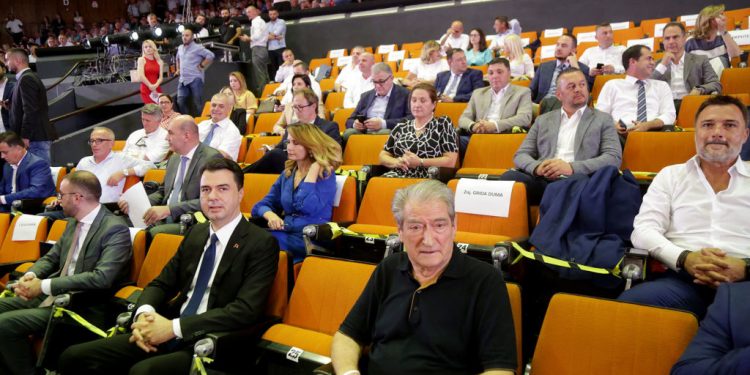 Degradon situata në PD, Spaho akuza Dumës: Sot e mohon Berishën, deri dje i shkoje çdo ditë në zyrë…