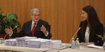 FOTO/ 11 dhjetori në kokën e Berishës: Formulari i tij nuk përmend datë për Kuvendin