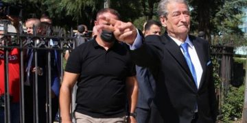 Berisha me “qartoren” ëndërron rrëzimin e Ramës! Sulme ndaj drejtësisë, i vetmuar: Deputetët e PD të distancuar nga misioni i tij