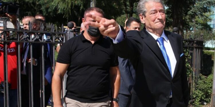 Berisha me “qartoren” ëndërron rrëzimin e Ramës! Sulme ndaj drejtësisë, i vetmuar: Deputetët e PD të distancuar nga misioni i tij