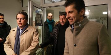 “Djemtë e Harvardit”, gati të hapin negociatat me Shqipërinë e Maqedoninë. Në 3 qytete shqiptare u votua për zgjedhjet bullgare