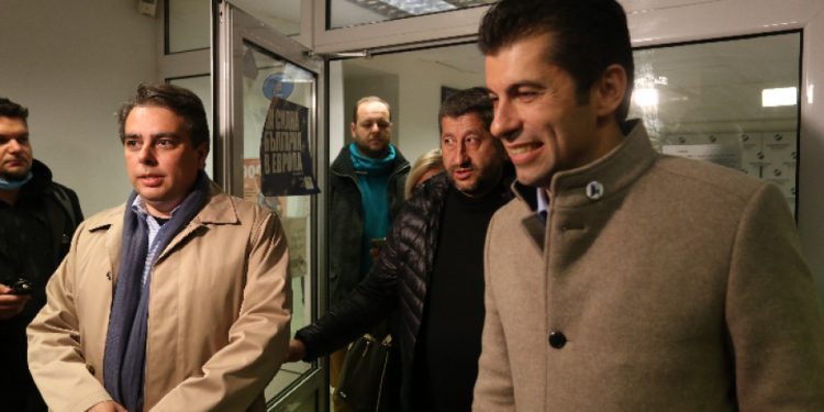 “Djemtë e Harvardit”, gati të hapin negociatat me Shqipërinë e Maqedoninë. Në 3 qytete shqiptare u votua për zgjedhjet bullgare