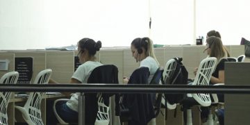 Skema e mashtrimeve të call centera-ve në Shqipëri, që vjedhin qytetarët e BE-së