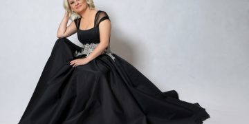 I’u hodh në erë Range Rover-i luksoz! Ish noterja “miss” Rezarta Koçi dikur asistente e Eduard Halimit: Ja pse i ishte hequr përgjithmonë licensa noteres