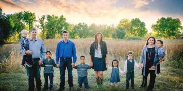 Veterani vret gruan, dy fëmijët dhe veten. Një prej fëmijëve ishte adoptuar në Shqipëri