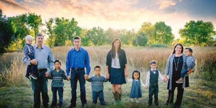 Veterani vret gruan, dy fëmijët dhe veten. Një prej fëmijëve ishte adoptuar në Shqipëri