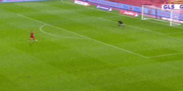 Eden Hazard më keq se Myrto Uzuni, sulmuesi i Belgjikës gabon përballë portierit (Video)