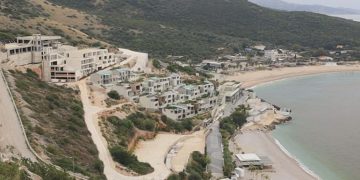 Skandal! Grabitet prona në Jalë. Personat që e legalizuan, lidhën kontratë me familjarët e Damian Gjiknurit për të ndërtuar hotel