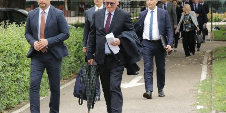 Agron Gjekmarkaj debat me Albana Vokshin: PD ka rrahur themeluesit e saj, Cekën, Zogajn e Imamin dhe ka manipuluar zgjedhjet, ti na thua u fye Berisha