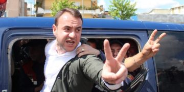 Çuni i Fahriut tani “opinionist” si babai: Kërkon prova nga SHBA për Berishën! Aleksandër Çipa e nxjerrë qesharak për paditurin e tij