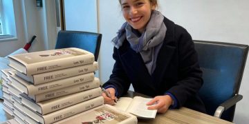 “Enver Hoxha duhet të jetë në ferr”?!  Lea Ypi: Pse e prezantova librin tim, në vilën e tij…