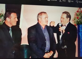 Agron Llakaj kujton Koço Devolen: “Mjeshtër i Madh” u dekorua edhe “paçja”… se e ha një shoku i presidentit, por jo ti Koço