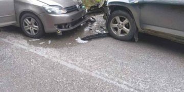 Shoferi shqiptar iu bën “zbor” policëve grekë, thyen traun dhe godet patrullën, ndiqet si në filma