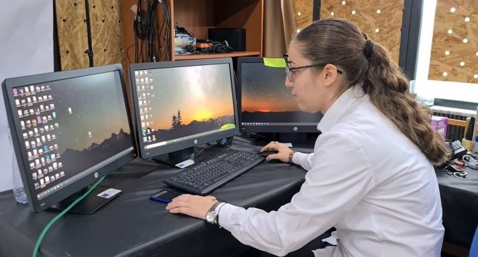 Internet pa WIFI! Kush është shqiptarja që fiton çmimin e 2-të në botë për shpikjen e saj?!