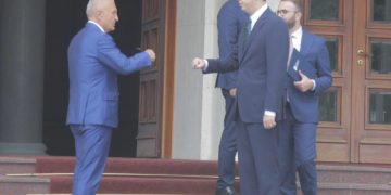 “M’u ul në gjunjë”! Basha: Meta gënjen: S’i kërkova anulimin e zgjedhjeve, na shkatërroi në zgjedhje