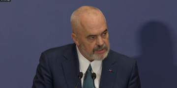 Rama duartrokitet në parlamentin serb dhe quhet “Kampioni i Open Balkan”