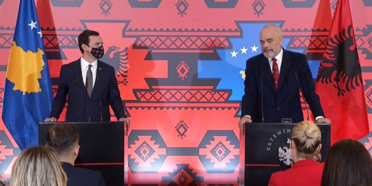 Gazetari: Albin Kurti një hipokrit i dashuruar me Edi Ramën, mendova se do ti binte të fikët nga dashuria